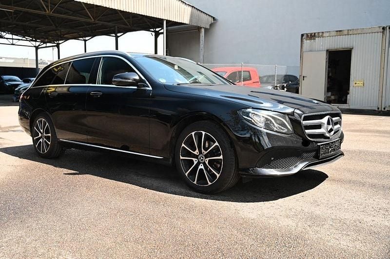 Schwarz Gebraucht 2017 Mercedes E220 Kombi | 11.800 € - Bild 1/4
