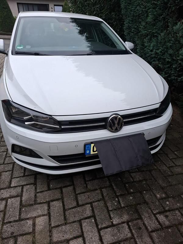 Weiß Gebraucht 2018 VW Polo Comfortline Limousine | 12.250 € (Fairer Preis) - Bild 1/4
