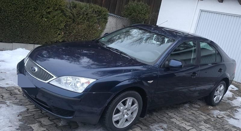 Blau Gebraucht 2004 Ford Mondeo Ghia Limousine | 1.650 € (Fairer Preis) - Bild 1/4