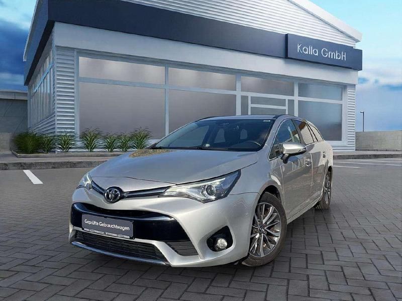 Platinsilber metallic Gebraucht 2017 Toyota Avensis Basis Kombi | 14.930 € (Etwas zu teuer) - Bild 1/3