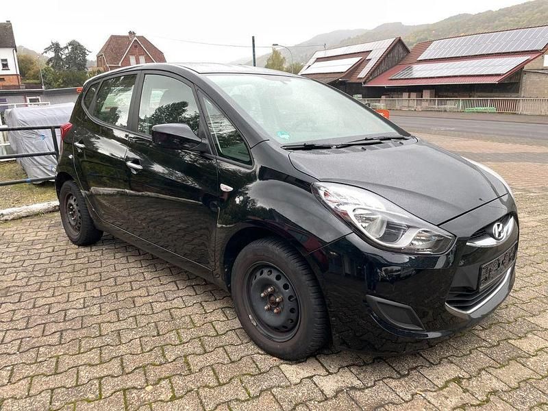 Schwarz Gebraucht 2013 Hyundai ix20 Edition Kleinwagen | 6.980 € (Fairer Preis) - Bild 1/4