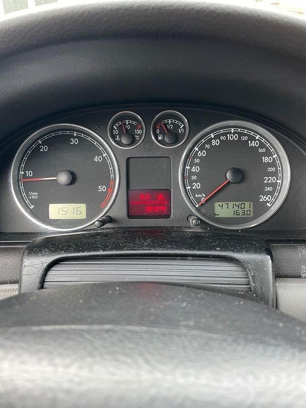 Silber Gebraucht 2003 VW Passat Comfortline Kombi | 2.222 € - Bild 1/4