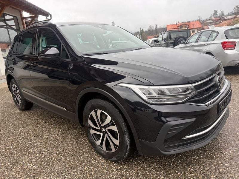 Gebraucht VW Tiguan Active 150 PS (110 kW) 2022 Schwarz SUV