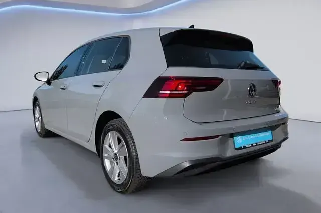 Gebraucht VW Golf VIII Life 116 PS (85 kW) 2025 Grau Limousine