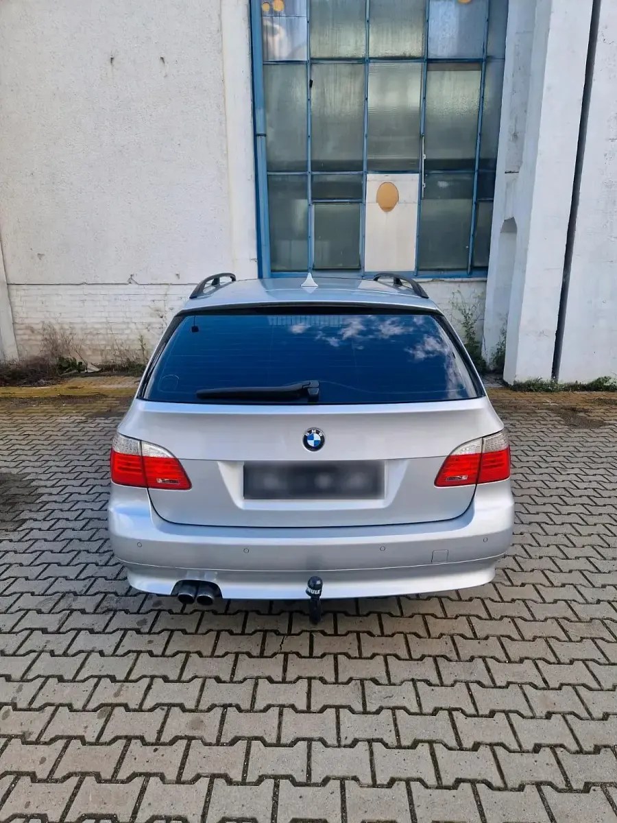Gebraucht BMW 525 195 PS (143 kW) 2009 Silber Kombi