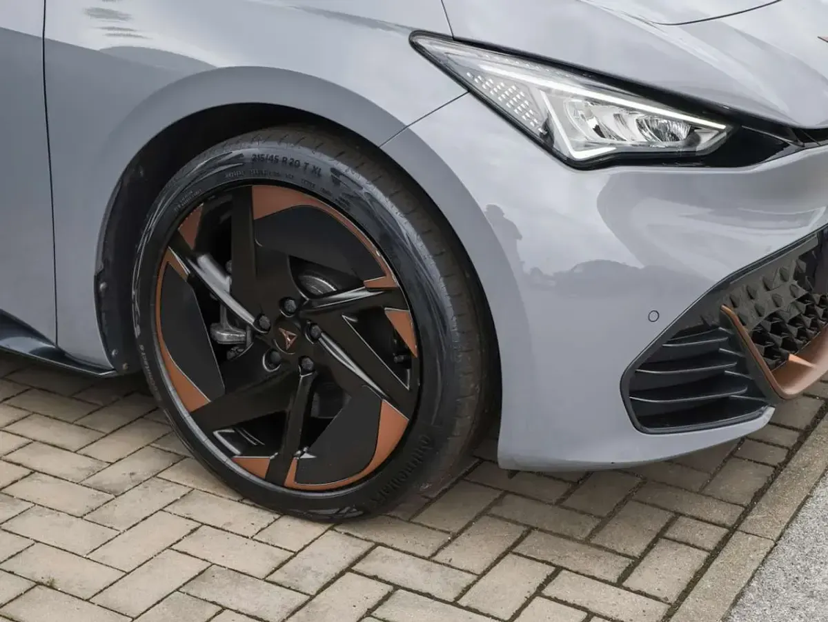 Gebraucht Cupra Born 169 kW (231 PS) 2023 Vaporgrau Kleinwagen