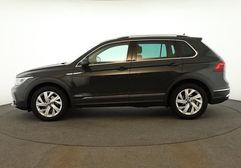 Gebraucht VW Tiguan Elegance 150 PS (110 kW) 2022 Uranograu SUV