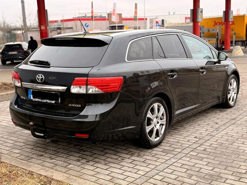 Gebraucht Toyota Avensis Executive 177 PS (130 kW) 2013 Schwarz Kombi