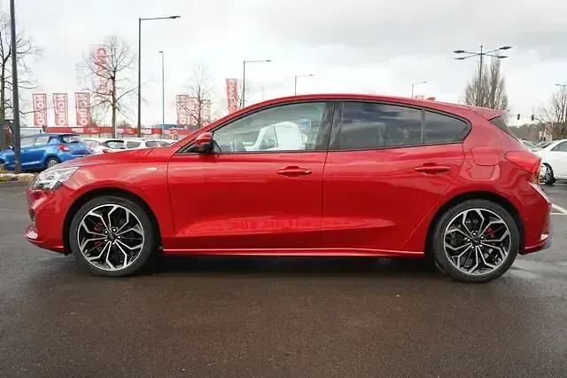 Gebraucht Ford Focus ST-Line 155 PS (114 kW) 2021 Rot Limousine
