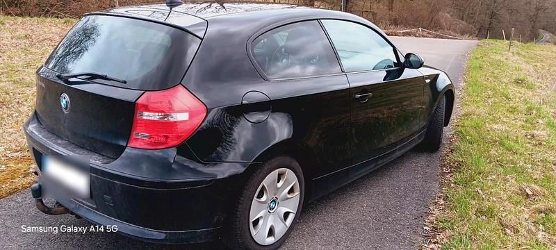 Gebraucht BMW 116 122 PS (89 kW) 2009 Schwarz Kleinwagen