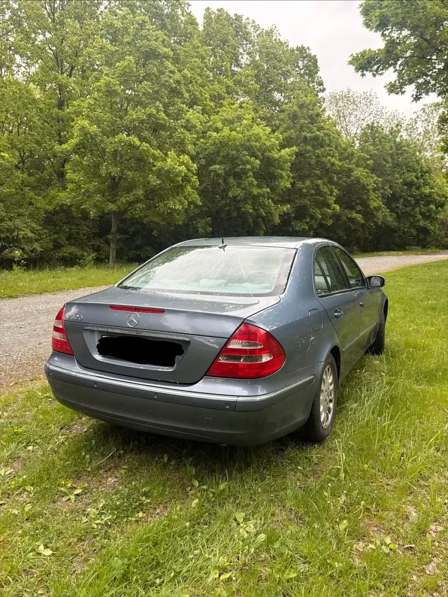 Gebraucht Mercedes E320 211 PS (155 kW) 2002 Blau Limousine
