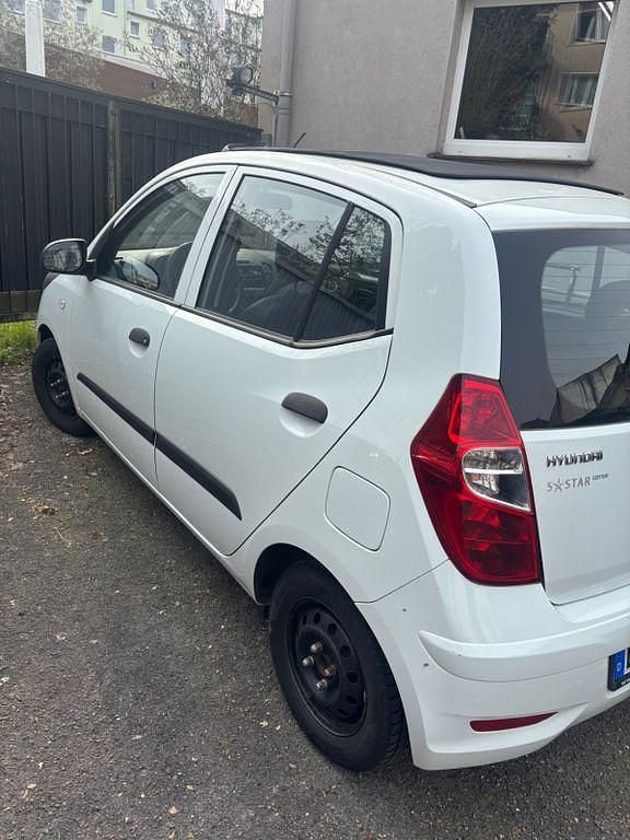 Gebraucht Hyundai i10 Edition 69 PS (50 kW) 2013 Weiß Kleinwagen