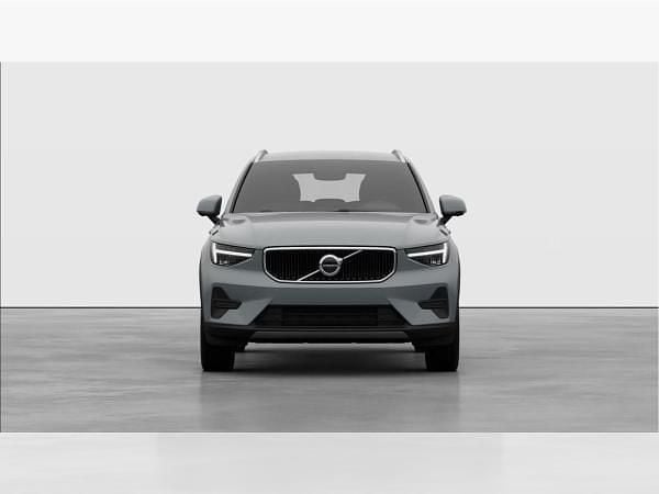 Neu Volvo XC40 Core 163 PS (119 kW) 2025 Grau (vapour grey / metallic) SUV