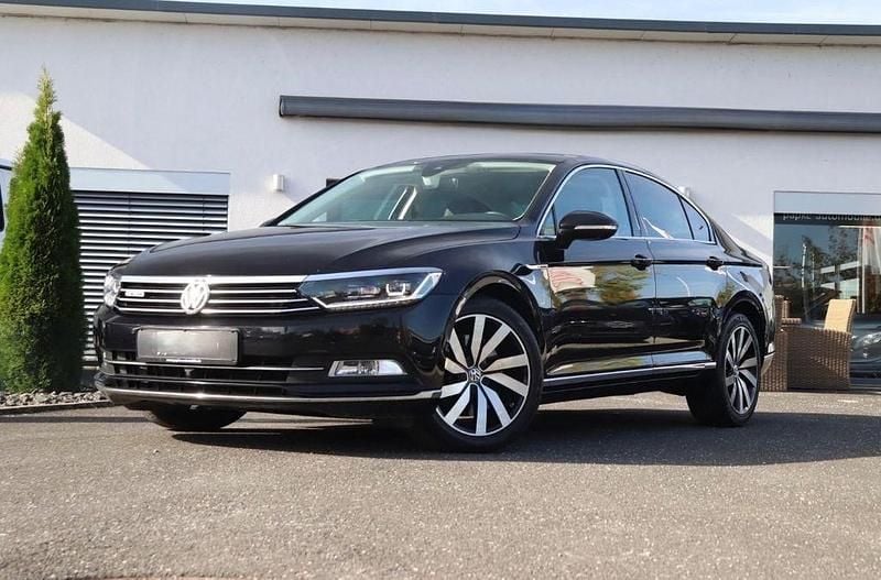 Schwarz Gebraucht 2015 VW Passat Highline Limousine | 16.999 € (Fairer Preis) - Bild 1/4