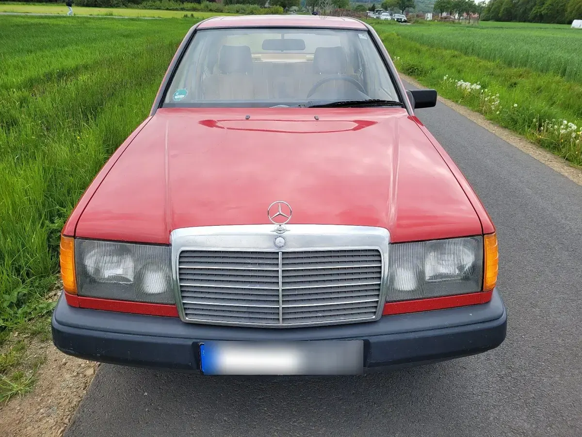 Gebraucht Mercedes E260 1986 Rot Limousine