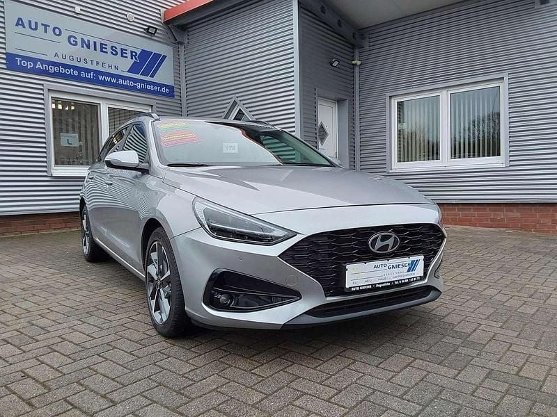 Silber Gebraucht 2024 Hyundai i30 Advantage Kombi | 22.900 € (Fairer Preis) - Bild 1/4