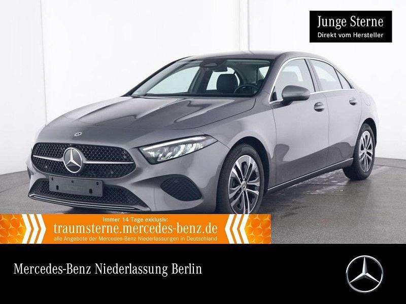 Grau Gebraucht 2024 Mercedes A200 Advanced Limousine | 30.790 € (Fairer Preis) - Bild 1/3
