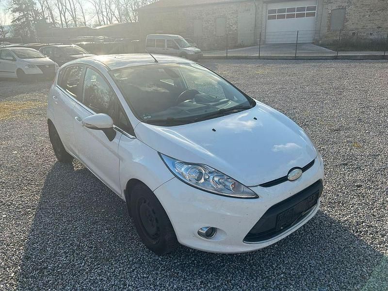 Weiß Gebraucht 2009 Ford Fiesta Titanium Limousine | 1.850 € (Guter Preis) - Bild 1/4