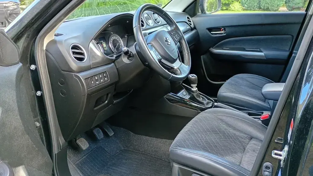 Gebraucht Suzuki Vitara Comfort+ 129 PS (94 kW) 2020 Schwarz SUV