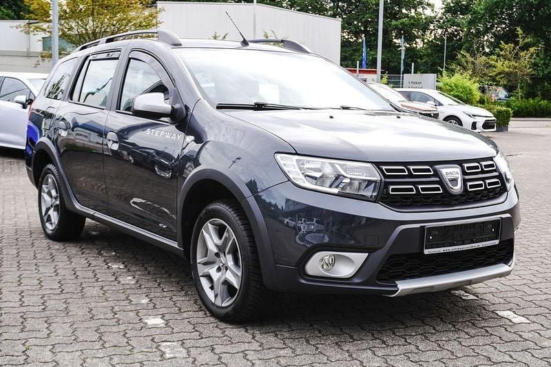 Grau Gebraucht 2019 Dacia Logan MCV Stepway Limousine | 9.990 € (Fairer Preis) - Bild 1/4