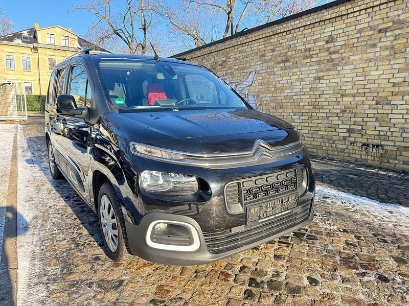 Lack onyx schwarz/typ aussen Gebraucht 2020 Citroën Berlingo Live Van / Kleinbus | 10.499 € - Bild 1/4