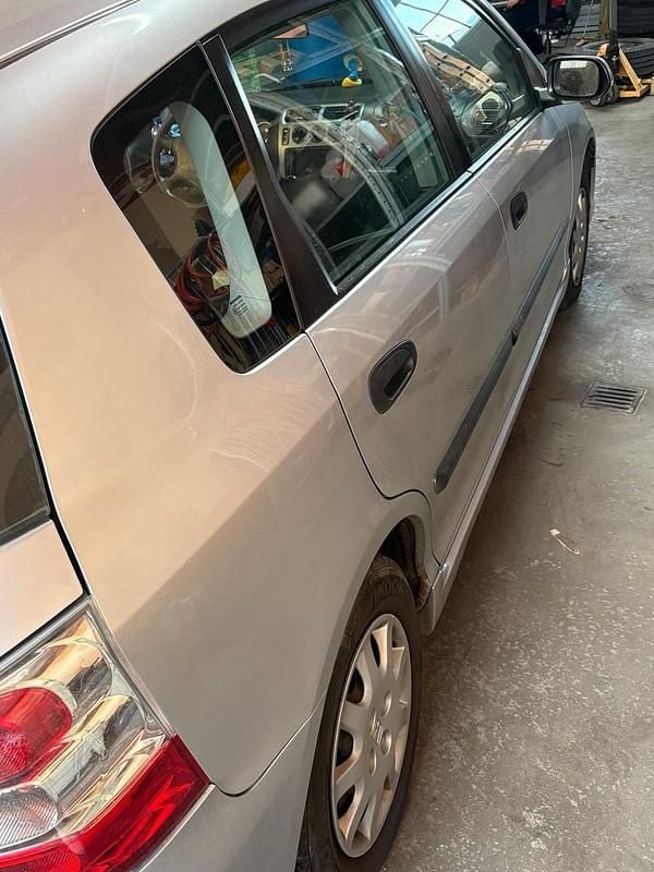 Usata Honda Civic 94 CV (69 kW) 2004 Argento Utilitaria