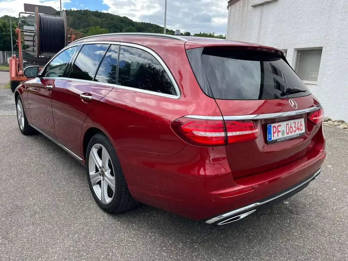 Gebraucht Mercedes E350 Avantgarde 258 PS (189 kW) 2018 Hyazinthrot Kombi