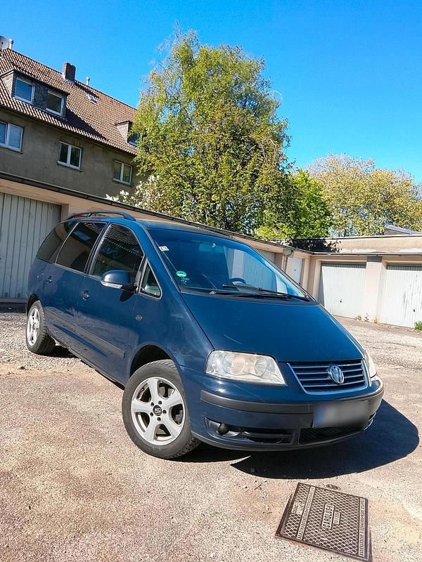 Second-hand VW Sharan 116 CP (85 kW) 2007 Albastru Monovolum