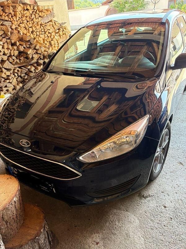 Blau Gebraucht 2017 Ford Focus Kombi | 9.500 € (Etwas zu teuer) - Bild 1/4