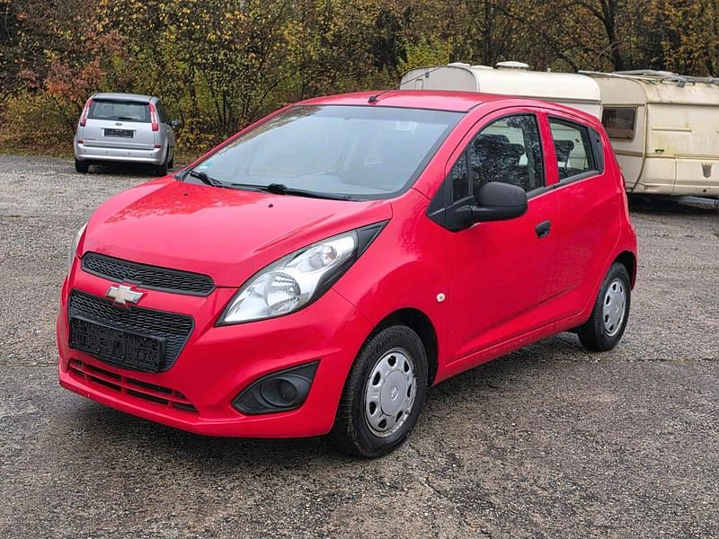Rot Gebraucht 2013 Chevrolet Spark Kleinwagen | 3.390 € (Fairer Preis) - Bild 1/4