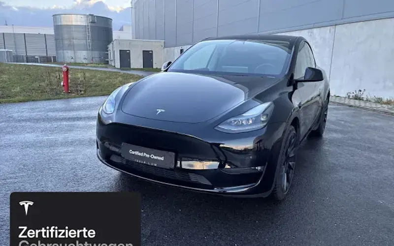 Second-hand Tesla Model Y 273 kW (372 CP) 2024 Negru SUV