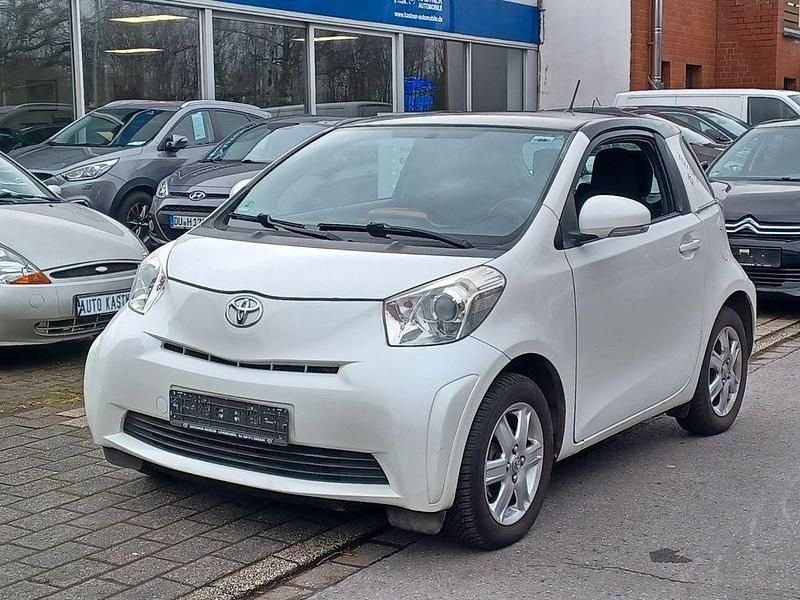 Gebraucht Toyota iQ 68 PS (50 kW) 2011 White pearl cs Kleinwagen