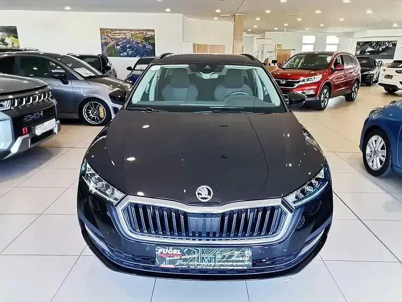 Gebraucht Skoda Octavia Clever 150 PS (110 kW) 2022 Schwarzmagic perleffekt Kombi