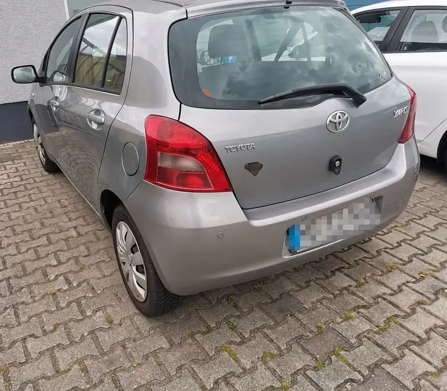 Gebraucht Toyota Yaris 87 PS (63 kW) 2008 Silber Kleinwagen