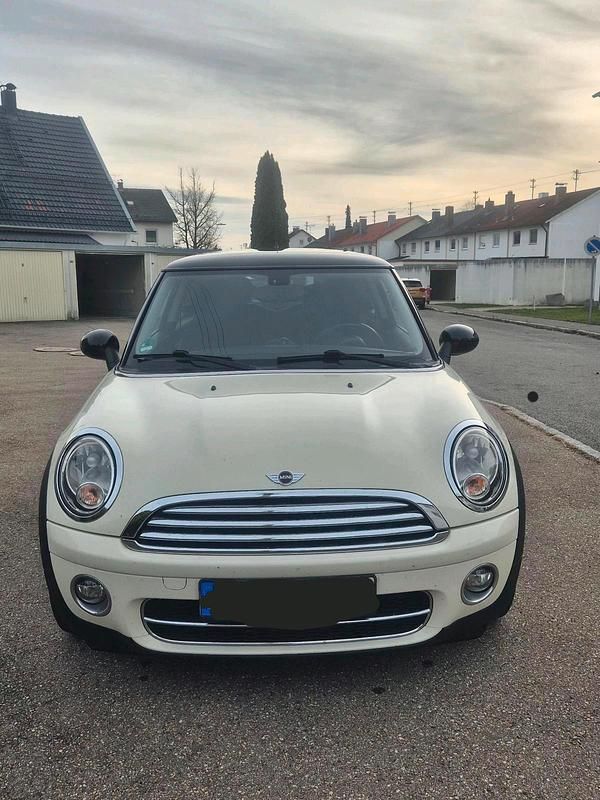 Weiß Gebraucht 2010 Mini Cooper D Kleinwagen | 4.900 € - Bild 1/4