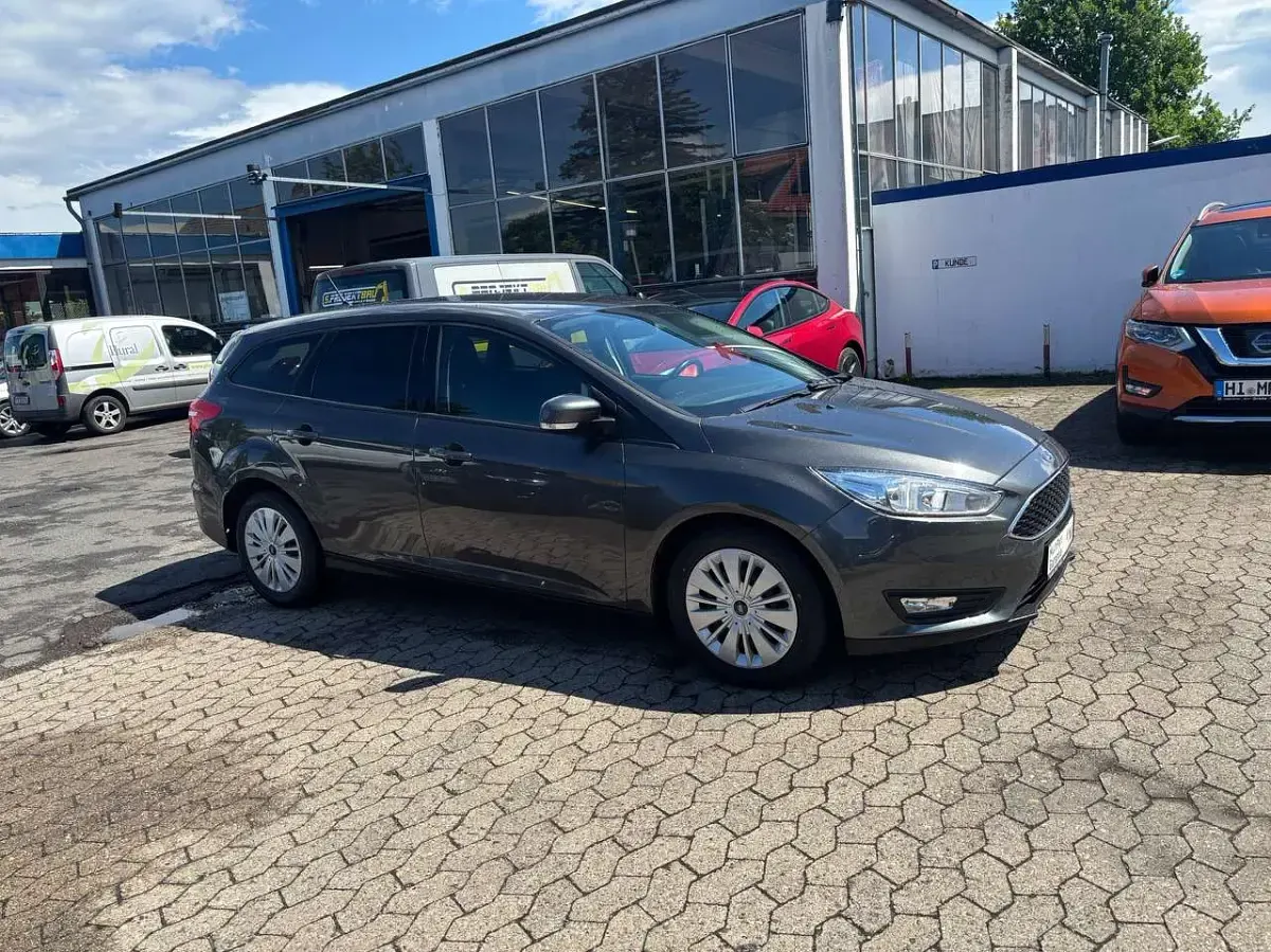 Gebraucht Ford Focus Basis 101 PS (74 kW) 2018 Grau Kombi
