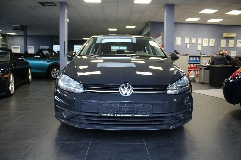 Second-hand VW Golf VII Trendline 86 CP (63 kW) 2018 Gri Berlinǎ