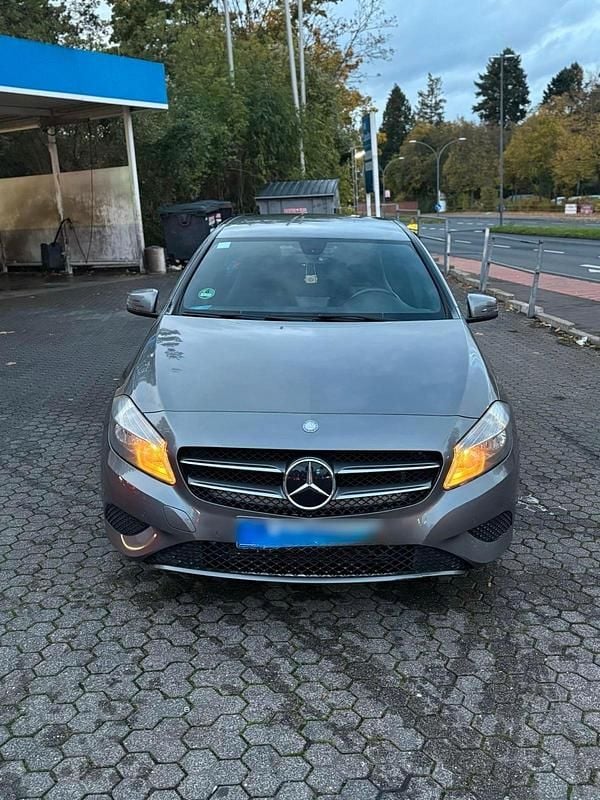 Gebraucht Mercedes A180 122 PS (89 kW) 2013 Grau Limousine