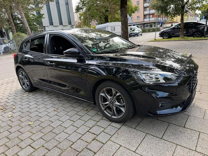 Gebraucht Ford Focus ST-Line 125 PS (91 kW) 2021 Schwarz Limousine