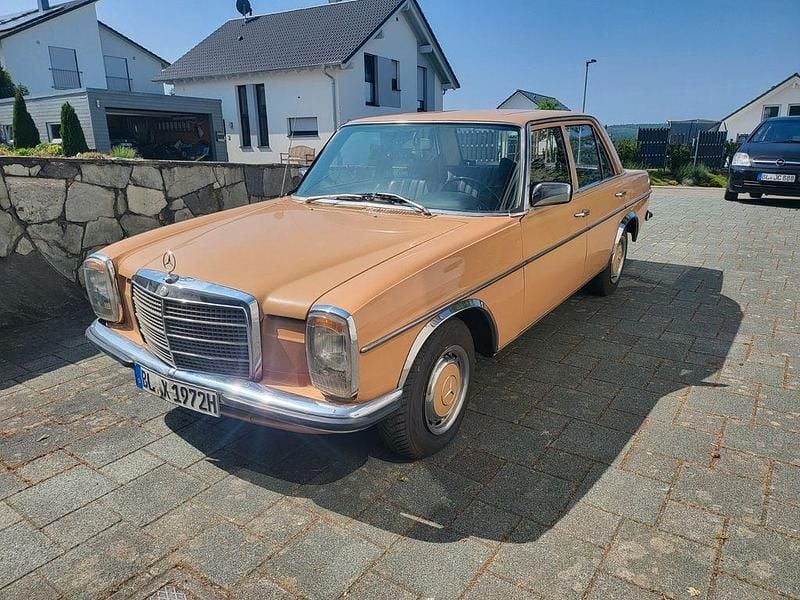 Gebraucht Mercedes 240 86 PS (63 kW) 1975 Beige Limousine