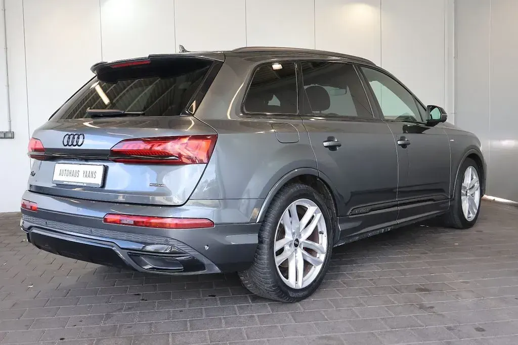 Używany Audi Q7 Competition 286 KM (210 kW) 2022 Szary SUV