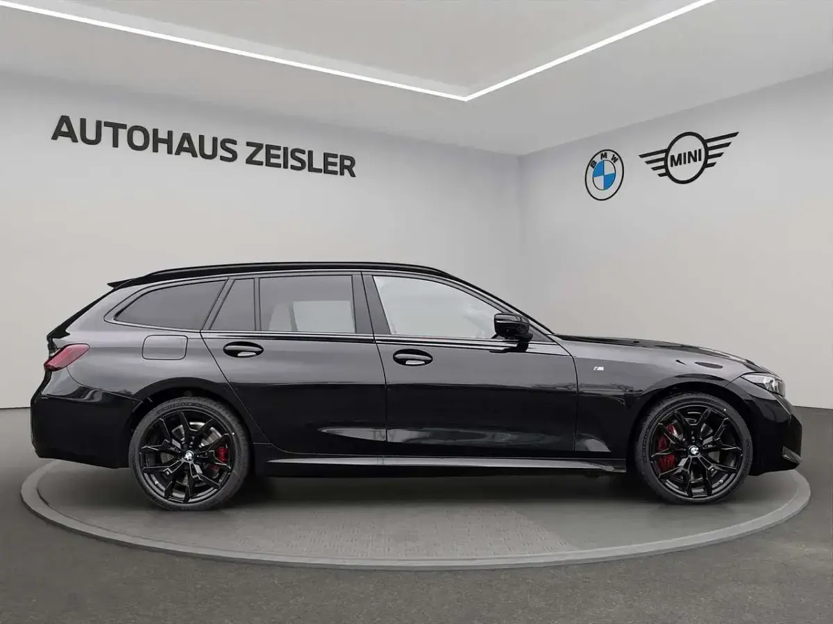 Neu BMW 330e Performance 292 PS (214 kW) 2026 Schwarz Limousine