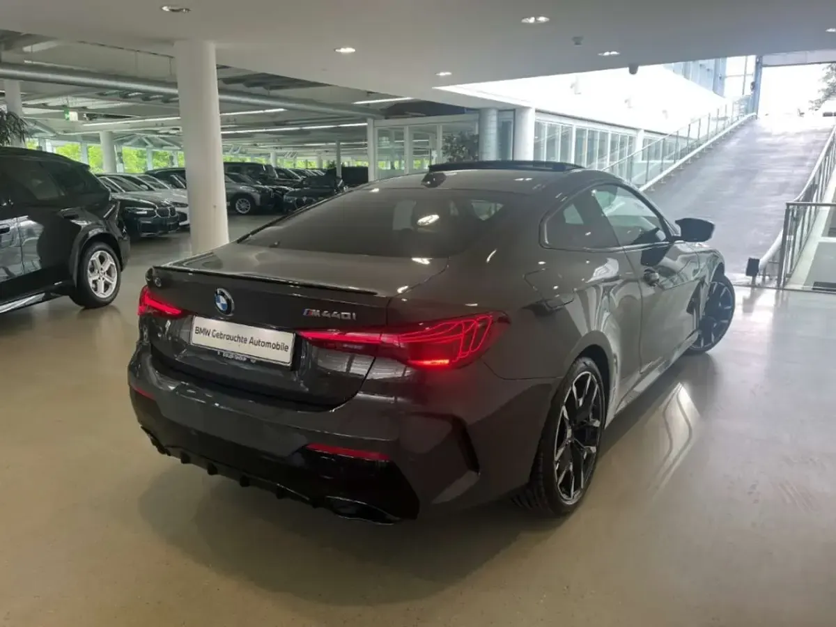 Gebraucht BMW 440 387 PS (284 kW) 2025 Dravitgrau metallic Coupé