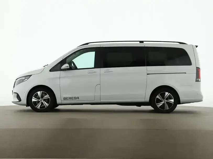 Gebraucht Mercedes V220 Style 163 PS (119 kW) 2026 Weiss Van / Kleinbus