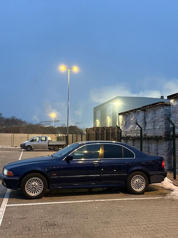 Gebraucht BMW 523 170 PS (125 kW) 1998 Blau Limousine