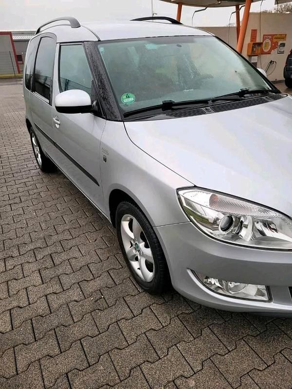 Gebraucht Skoda Roomster 85 PS (62 kW) 2011 Silber Van / Kleinbus