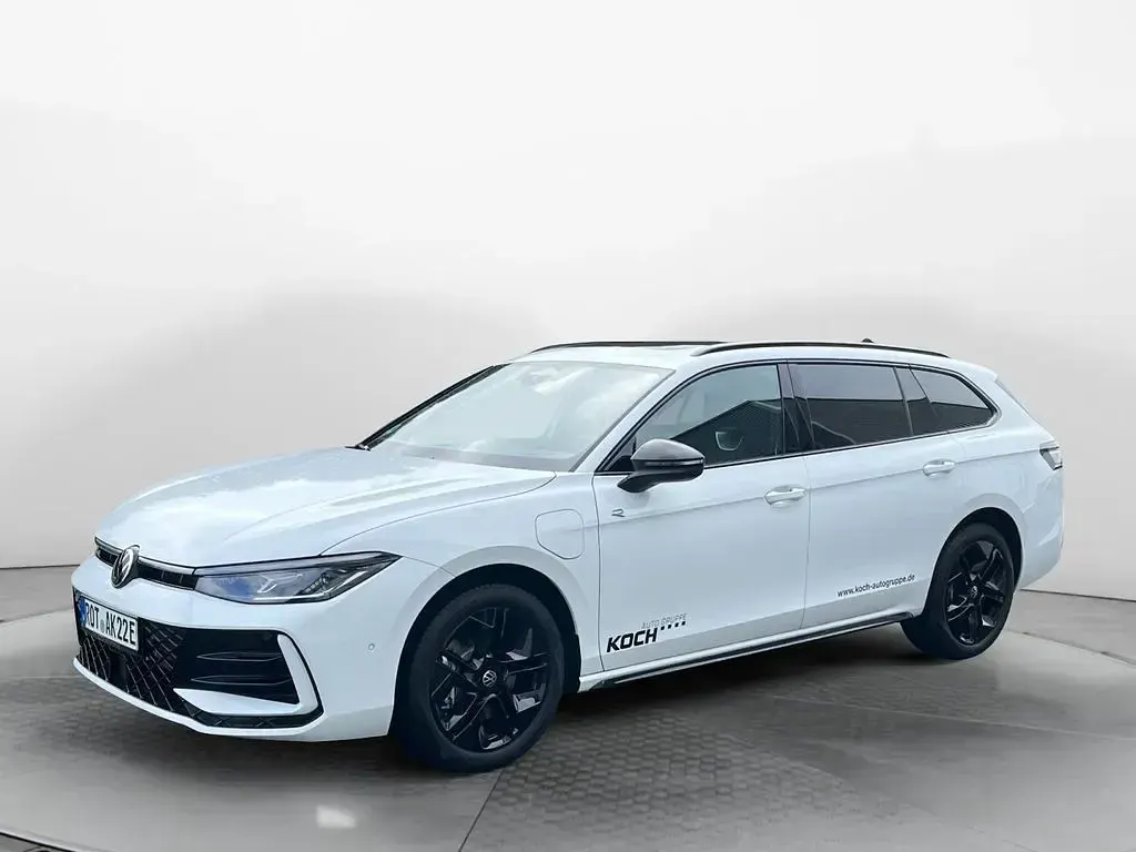 Gebraucht VW Passat R-line 177 PS (130 kW) 2024 Pure white Kombi