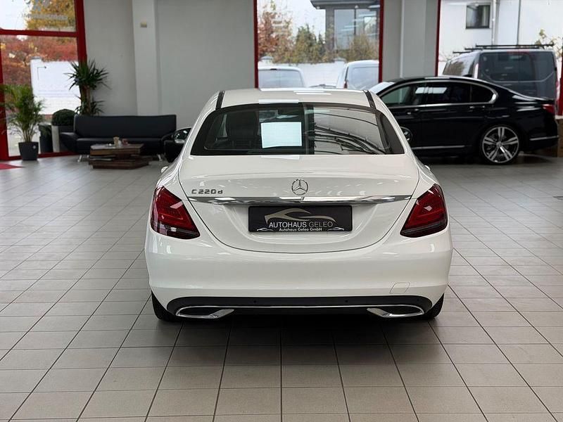 Gebraucht Mercedes C220 194 PS (142 kW) 2019 Weiß Limousine