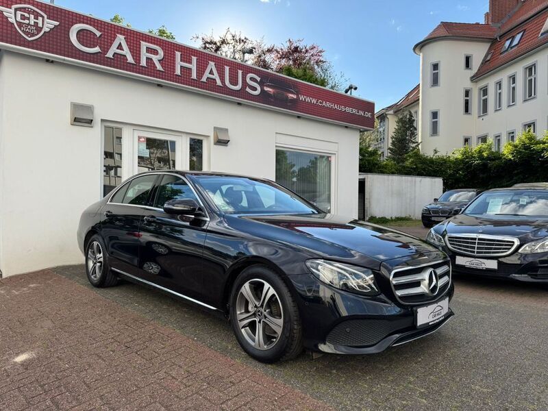 Obsidianschwarz metalliclack Gebraucht 2017 Mercedes E220 Avantgarde Limousine | 27.250 € (Fairer Preis) - Bild 1/4