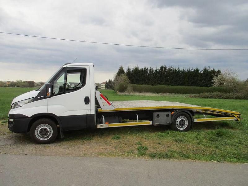 Gebraucht Iveco Daily 145 PS (106 kW) 2015 Weiß Van